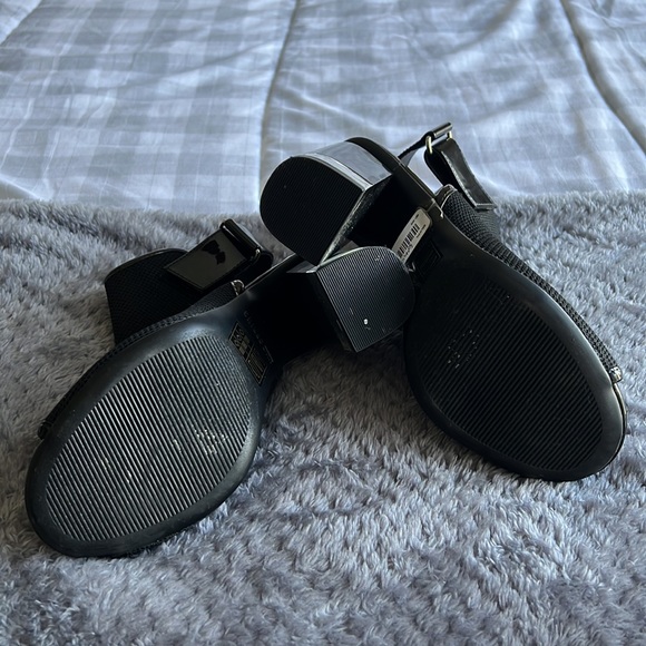 Shoes - Picture 4 of 4